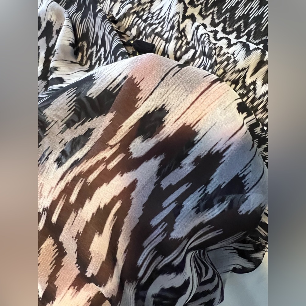 Hawaiian Tropics Black and White Women’s Sheer Plus Swim Cover Up - Picture 2 of 3